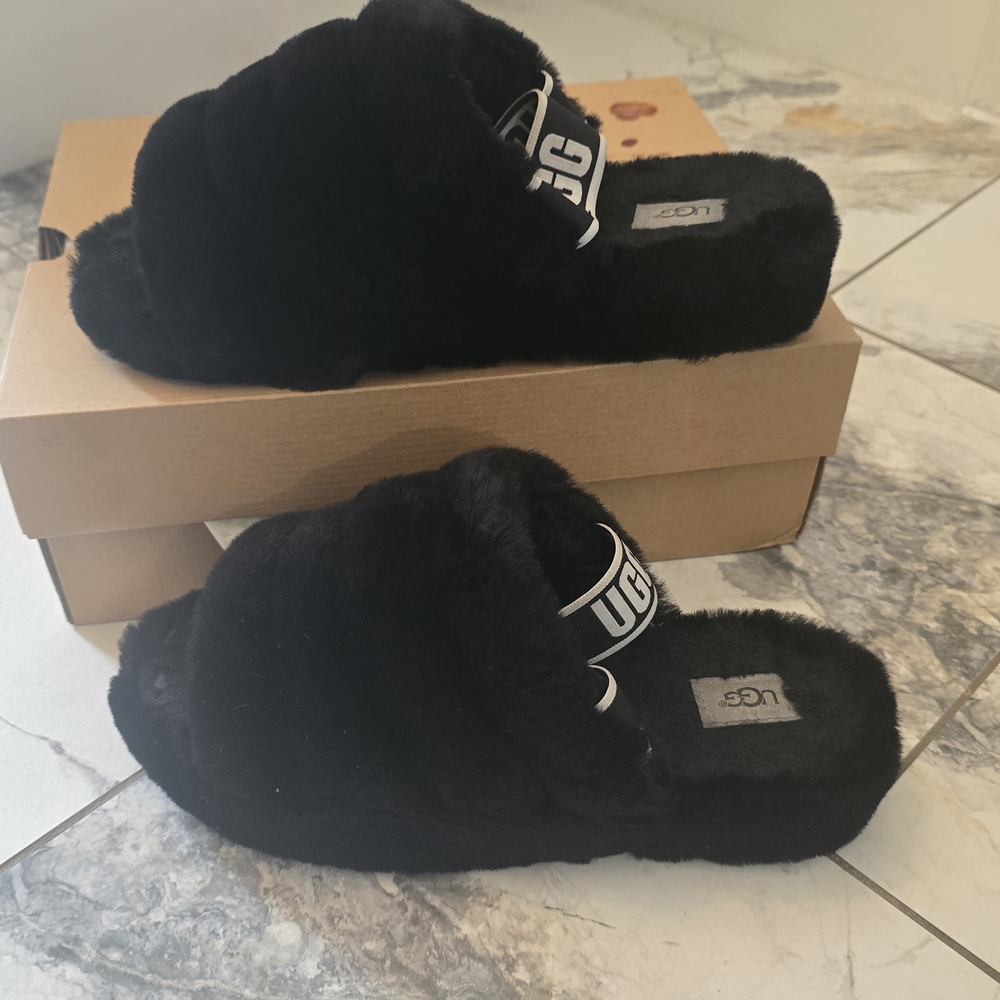 UGG Women's Fluffy Slippers/Slides - Size 10 * Like New w/box* - Picture 10 of 12
